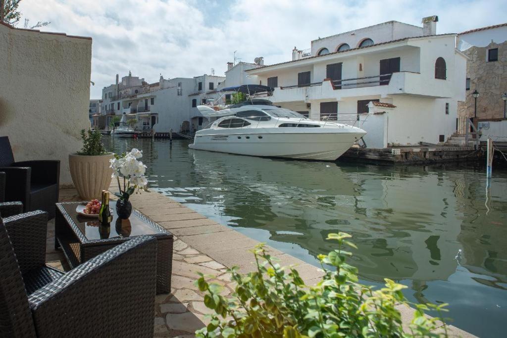 Casa Cartago Hébergement de vacances Empuriabrava